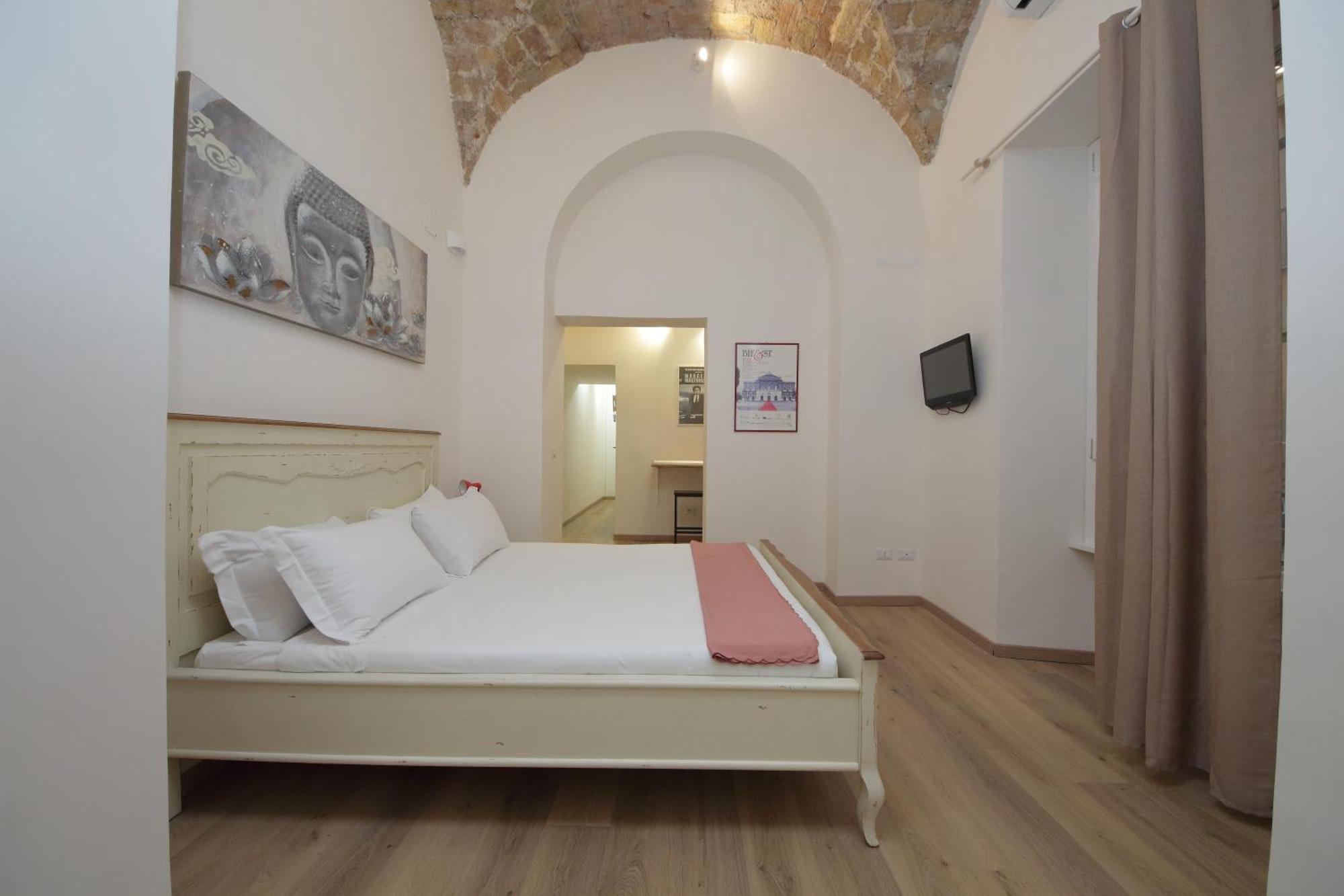 Ych-lovely Near Termini Station Apartment