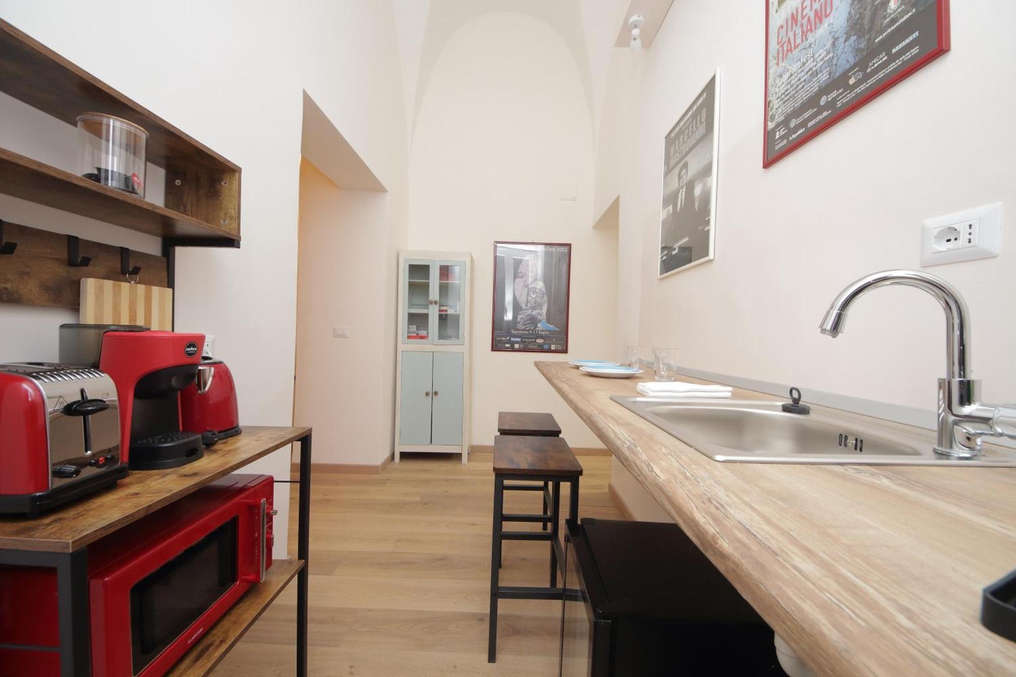 Ych-lovely Near Termini Station Apartment *