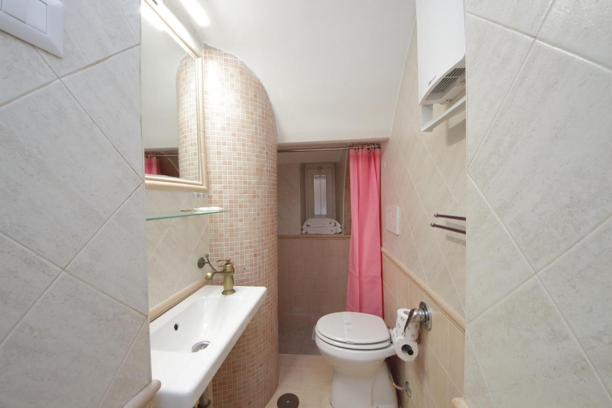Ych-lovely Near Termini Station Rom